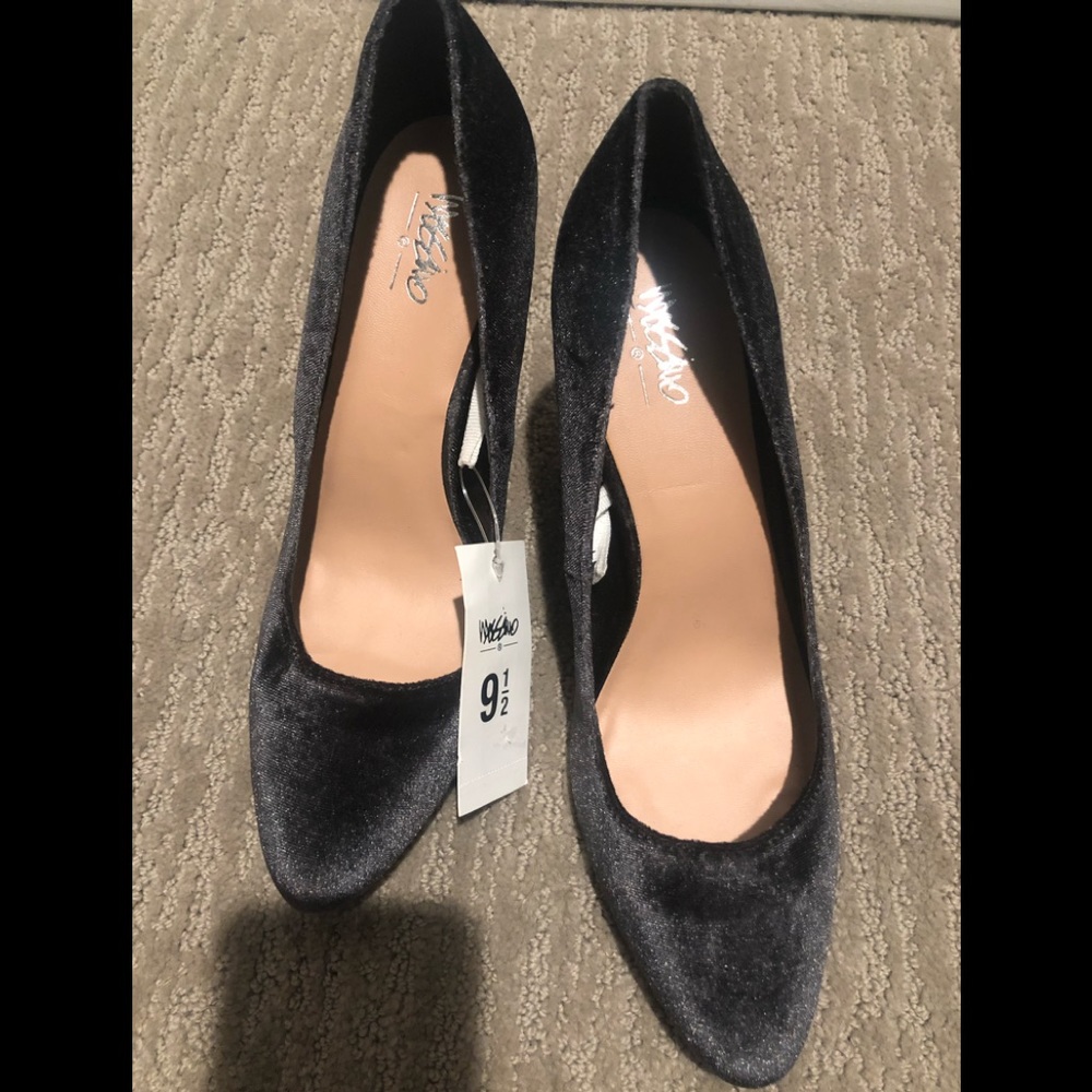 Blue gray velvet pumps